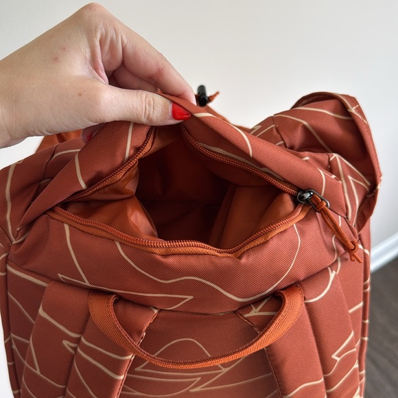 Patagonia Rust Backpack with White Pattern - Picture 4 of 7